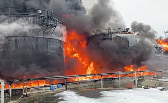 Пожар в нефтена база
