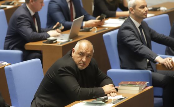 Бойко Борисов и Костадин Костадинов в пленарната зала