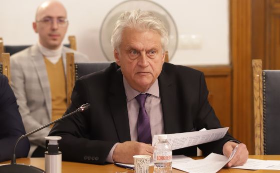 Бойко Рашков на заседание на комисията по правни въпроси в Народното събрание