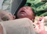 Парамедик изроди бебе в линейка