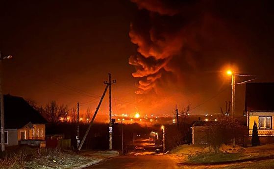 Пожар в руска петролна рафинерия в Брянск, 25.04.2022 г. Снимка: АП, aнонимен източник