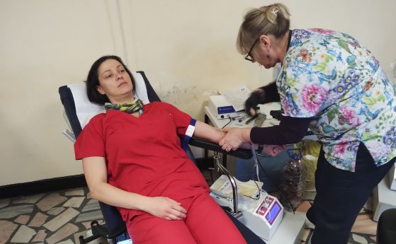 Столични лекари дариха кръв