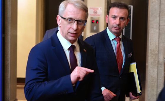 Николай Денков и Живко Коцев в Министерски съвет минути преди уволненият вече главен секретар на МВР да оттегли оставката си