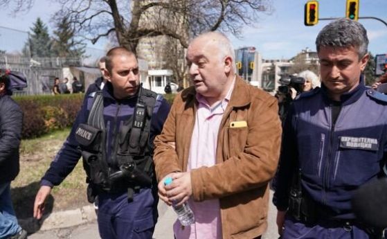 СРС отмени заповедта за ареста на Бабикян след заливането на руското посолство с боя