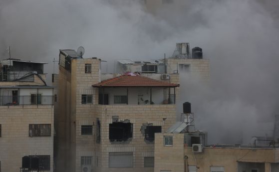 Танкове нахлуха в Газа, военни самолети удариха Рафах. Израелски удар в Ливан уби лидер на ''Хизбула''