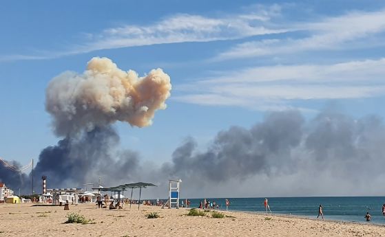Стълб дим се издига над руската военновъздушна база 