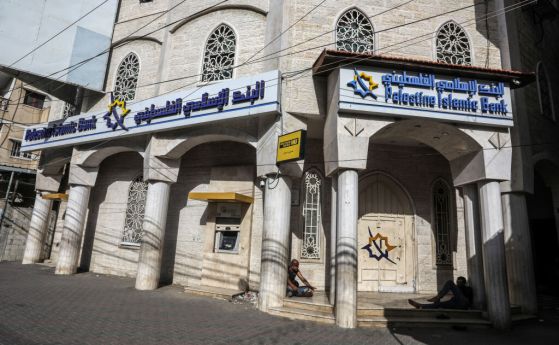 Въоръжени групировки са ограбили няколко клона на Банката на Палестина в Газа