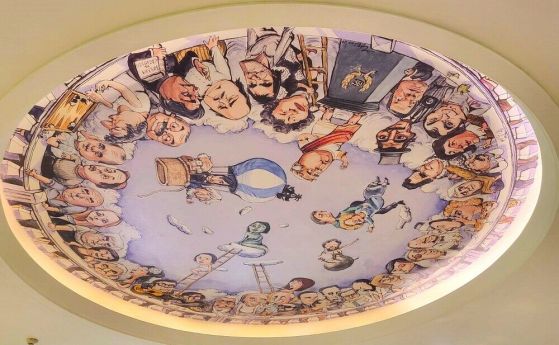 В Сатирата откриват маската на Никола Анастасов, стенописа ''Небесните зрители'' и почетния стол на Славчо Пеев