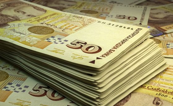 2300 лева достигна средната заплата в България през март, в София - над 3000
