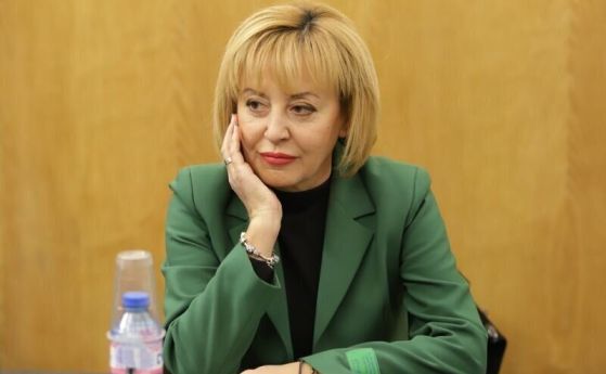Манолова