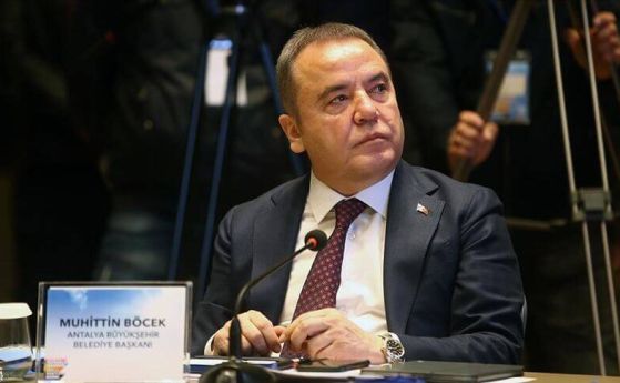 Кметът на Анталия Мухитин Бьоджек