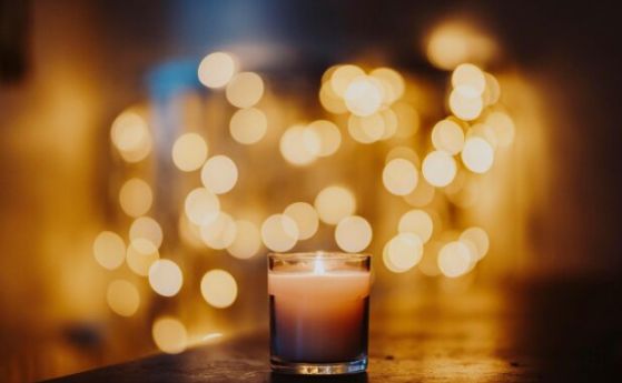 Горяща свещ