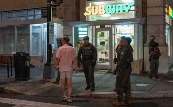 Кадри с Шон Дън