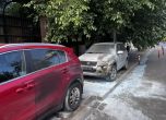 Запалените коли пред българското посолство в Скопие
