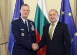 Премиерът Румен Радев с върховния главнокомандващ на Обединените сили на НАТО в Европа ген. Алексъс Гринкевич