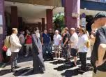Архим. Никанор и протестиращи в негова подкрепа