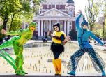 Cirque du Soleil е вече тук. Акробатите се разходиха из София slid Cirque du Soleil е вече тук. Акробатите се разходиха из София slid