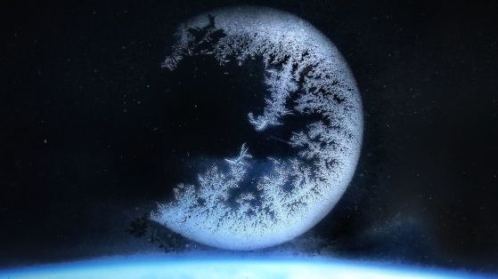 От МКС се вижда леден кристал с форма на полумесец, който "надвисва" над нашата планета
