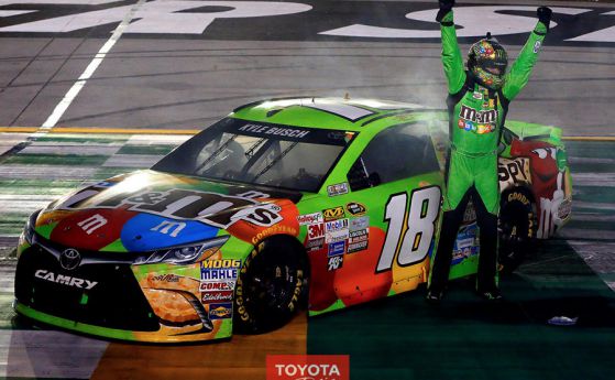 Буш продължава със силната серия в NASCAR