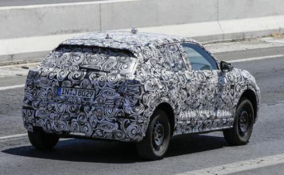 Хванаха Audi Q1 по камуфлаж