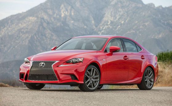 Lexus представи обновените версии на CT 200h и IS