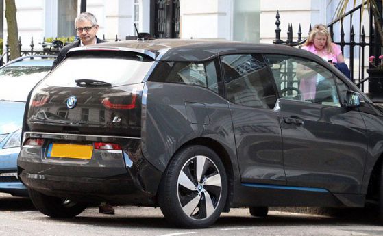 Мистър Бийн мина от McLaren F1 на екологичното BMW i3