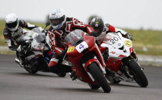 60 ентусиасти участваха в California Superbike School край Калояново