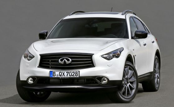 Infiniti QX70 Ultimate блесва във Франкфурт