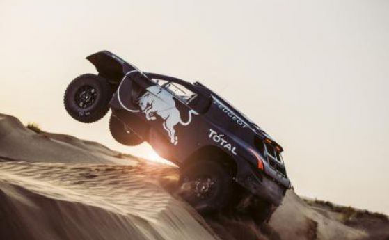Видео: Peugeot за Дакар 2016 - по-голямо, по-бързо