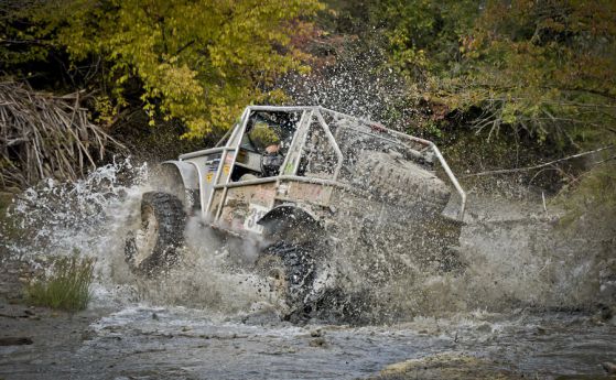 Проливен дъжд доусложни тежкия 6-и етап на Balkan Offroad Rallye 2015