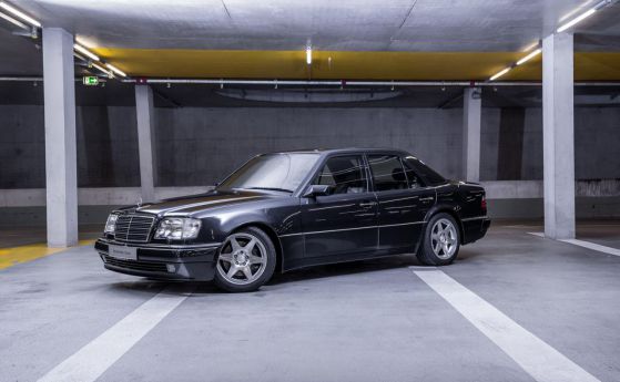 Изключително рядък Mercedes E 60 AMG Limited отива на изложба