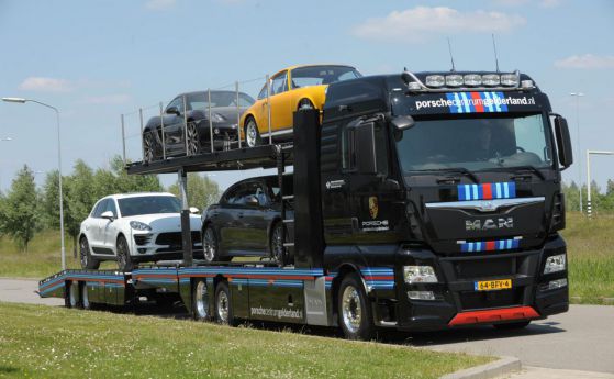 Представиха MAN TGX посветен на темата Porsche - Martini