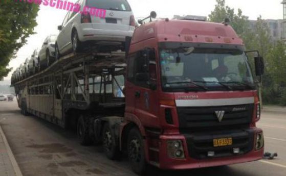 Чудовищен автовоз в Китай