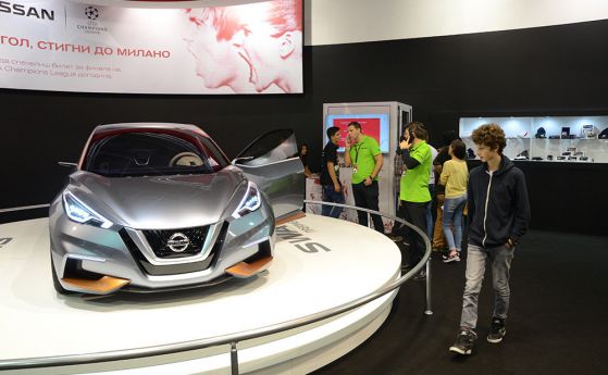 Nissan с най-шумния щанд на автосалона