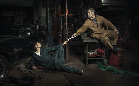 Фотограф сътвори автосервизен Ренесанс