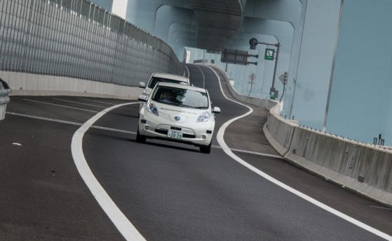 Nissan показа Leaf Piloted Drive 1.0, планира автономен автомобил до 2020 г.