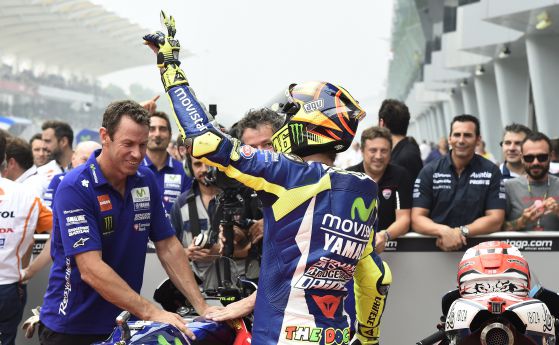 MOTO GP: Роси запазва точките, но тръгва последен във Валенсия