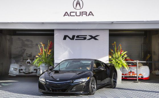 Honda / Acura  NSX дърпа отегчени от Porsche 911 клиенти