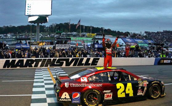 NASCAR: Гордън спечели в Мартинсвил, остава в играта