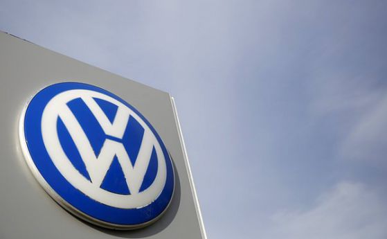 Няма спирка - VW призна и за лъжа в разхода на гориво
