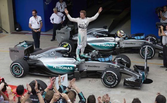 F1: Розберг триумфира в Бразилия