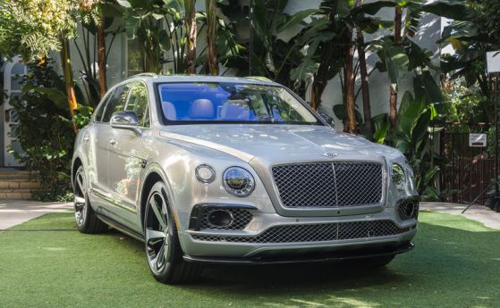 Bentley Bentayga First Edition видя бял свят в ЛА