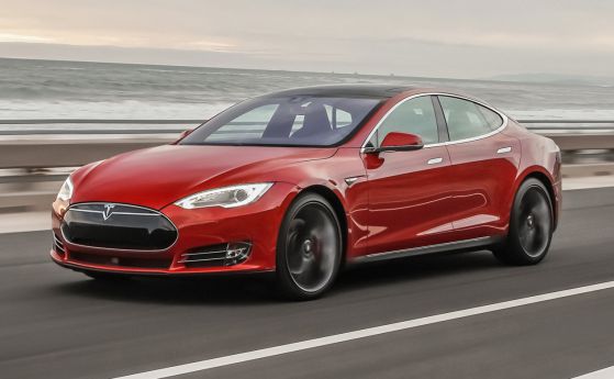 Привикват всички Tesla Model S заради дефектен колан
