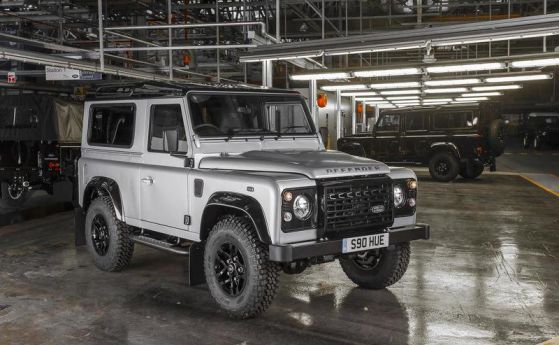 Двумилионният Land Rover Defender събира пари за 