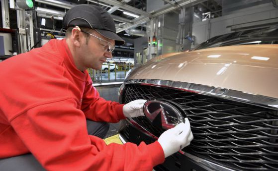 Стартира производството на Infiniti Q30 