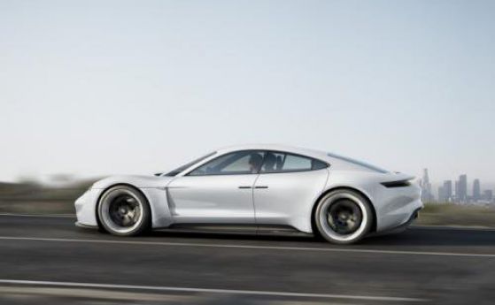 И Porsche започва производство на електромобил