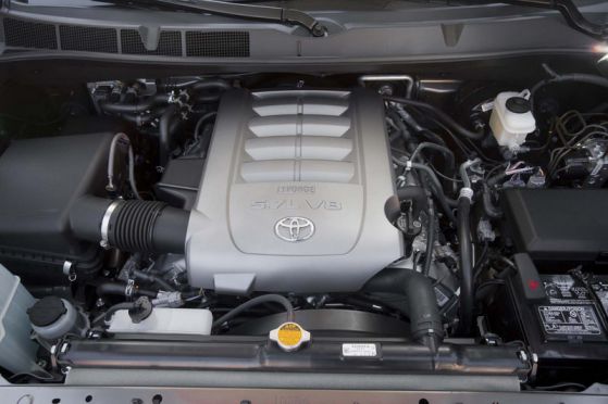 Внушителният V8 двигател води до също така внушителния разход от над 20 л/100 км