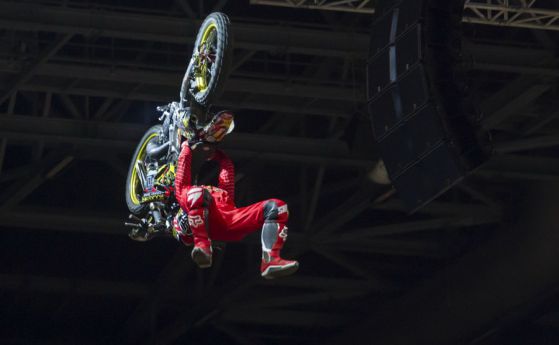 Уникален фрийстайл екшън ни предложи Night of the jumps 2015