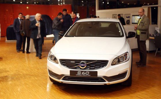 Volvo S60 Cross Country и V60 Cross Country дебютираха у нас