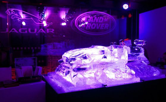 Jaguar с прототип от лед за "Дядо Коледа"